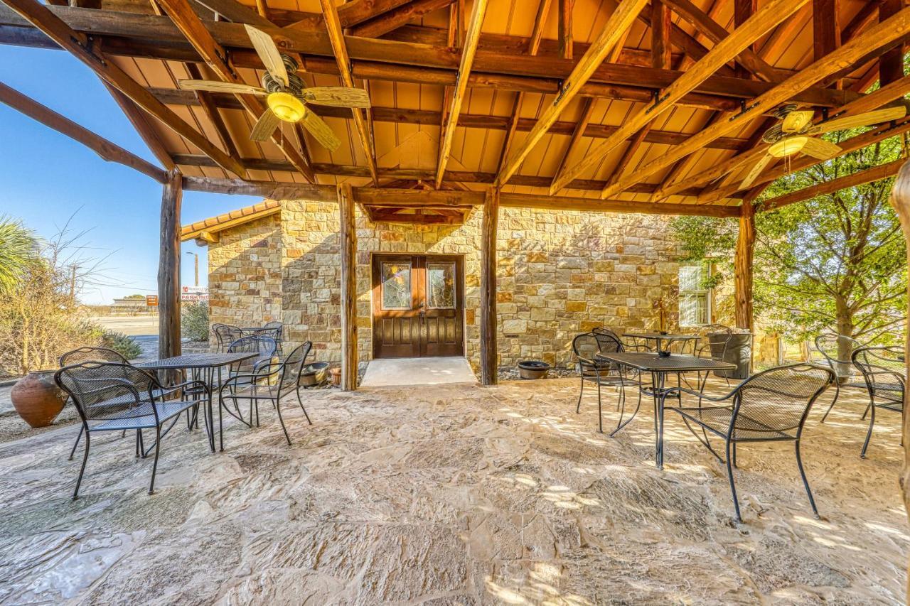 Готель The Olive @ Mendelbaum Winery Guest Cabins Фредеріксбург Екстер'єр фото